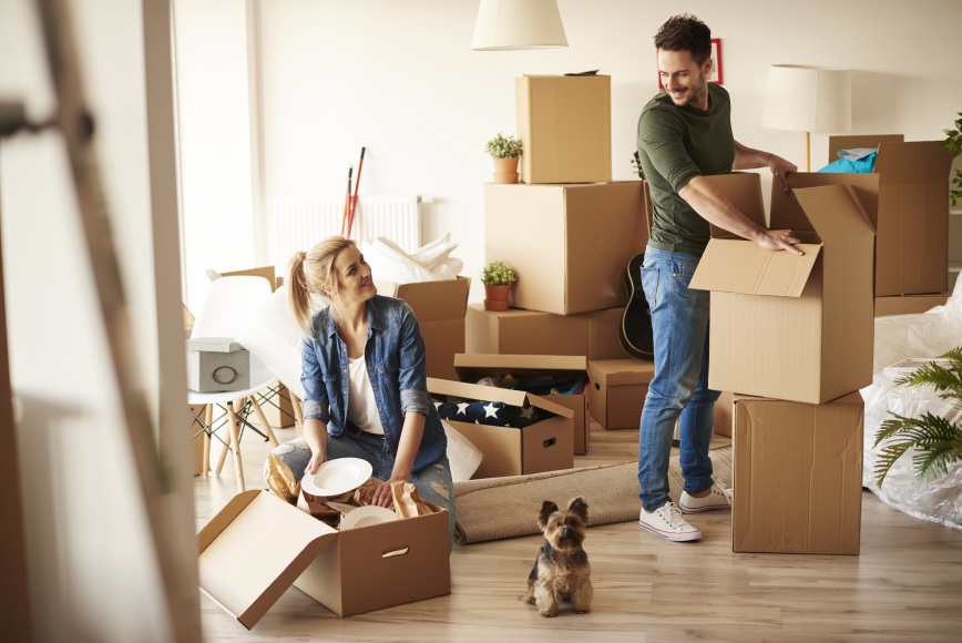 young couple packing moving boxes | 3GuysMoving.com